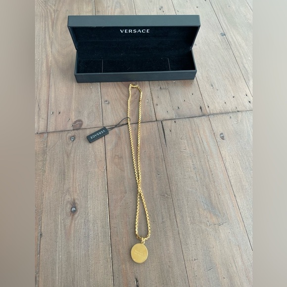 Versace Medusa Pendant Necklace Metal NWT - Picture 5 of 9